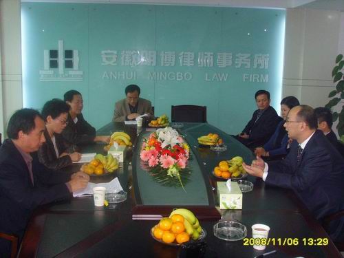 市委常委、政法委书记李群深入明博律师事务所